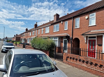 3 Bed Terraced House, Oldham Road, M24