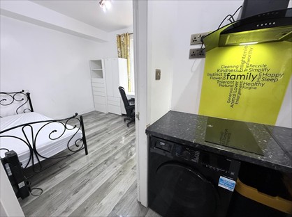 Studio Flat, Cromwell Grove, M19