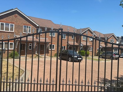 3 Bed Semi-Detached House, Dalebury Place, TW5