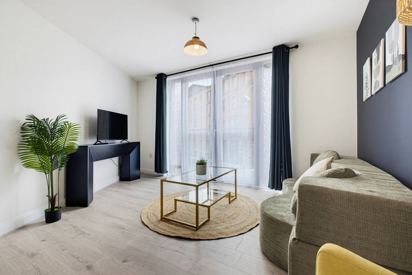 2 Bed Flat, Southside, B5 photo 2