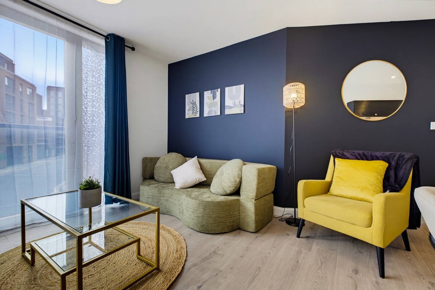 2 Bed Flat, Southside, B5
