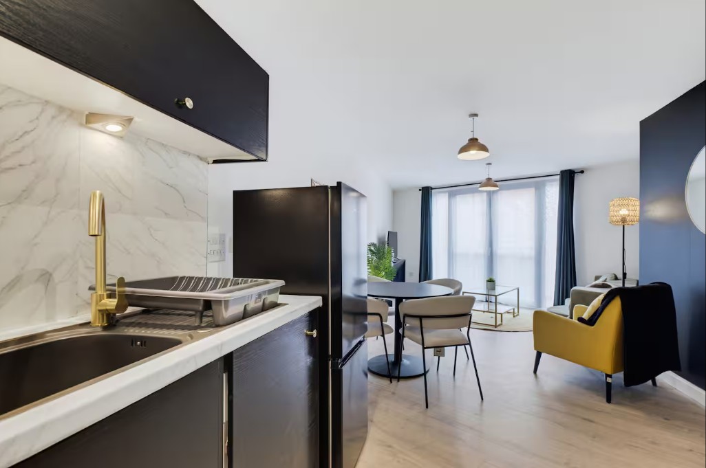 2 Bed Flat, Southside, B5 photo 3