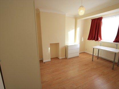 1 Bed Flat, Grove Road, CR4