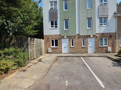4 Bed Semi-Detached House, Hawthorne Drive, L33