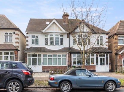 Studio Flat, Carshalton Place, SM5