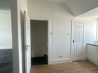 2 Bed Flat, Wood Lane, RM8
