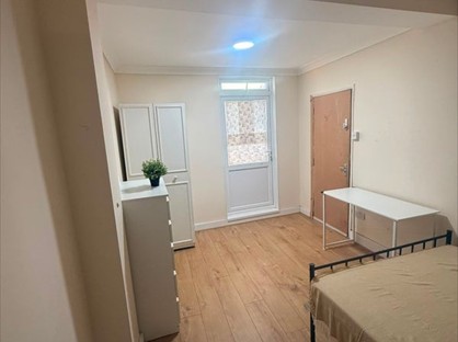 Room in a Shared Flat, Denmark Hill, SE5