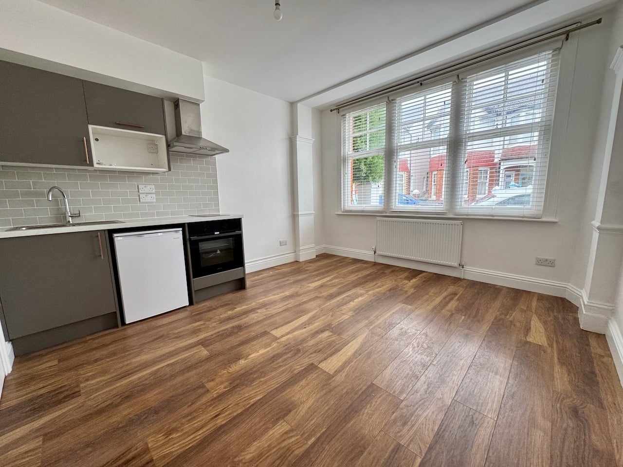 Studio Flat, Raphael Road, BN3