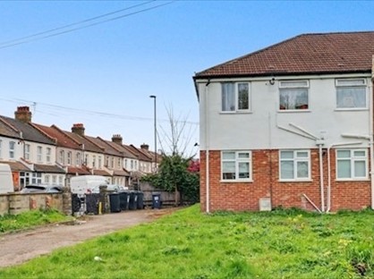 2 Bed Flat, Colliers Water Lane, CR7