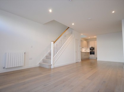 4 Bed Terraced House, Armstrong Close, SE3