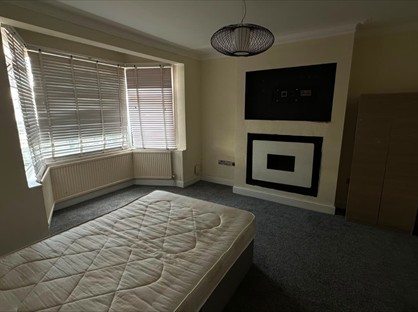 4 Bed Terraced House, St Andrews Road, IG1