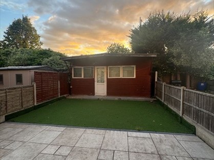 5 Bed Detached House, Liphook Close, RM12