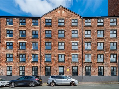 3 Bed Flat, Standish Court, PR7
