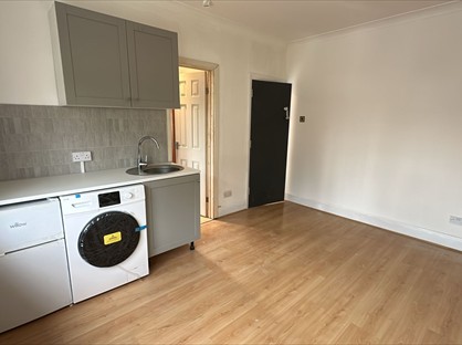 Studio Flat, North Circular Road, NW2