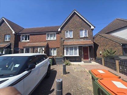 3 Bed Terraced House, Oakley Close, E6