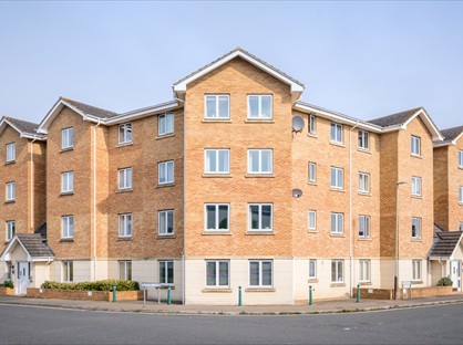 1 Bed Flat, Lloyd Close, GL51