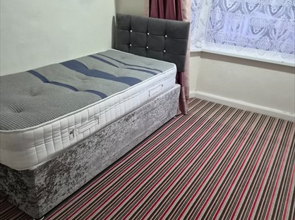Room in a Shared House, Ward End, B8