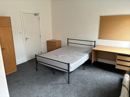 6 bed room for rent in Room in a Shared House, Belle Vue Parade, YO11