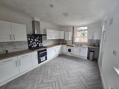 3 Bed Terraced House, Albany Road, DN4