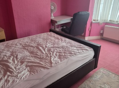 Room in a Shared House, Thornton Road, B8