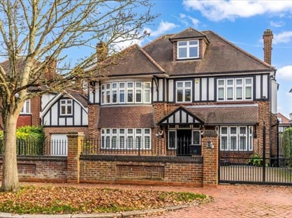5 Bed Detached House, Broad Walk, N21