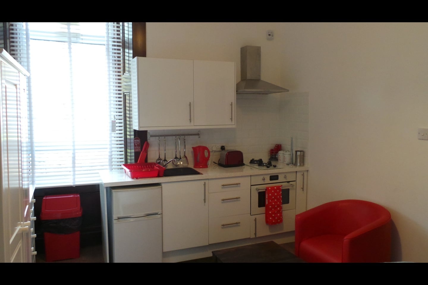 Studio Flat, Paisley Road West, G51 photo 4