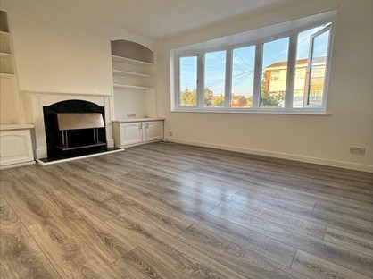 Room in a Shared House, Liphook Close, RM12