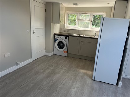 1 Bed Flat, Pomfret Avenue, LU2
