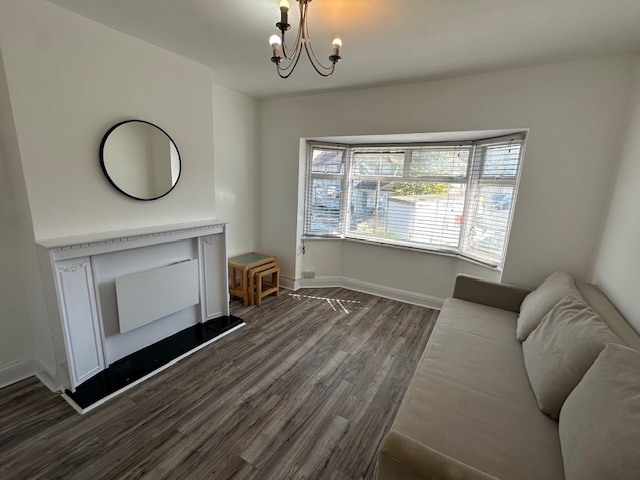 2 Bed Flat, Selborne Gardens, NW4
