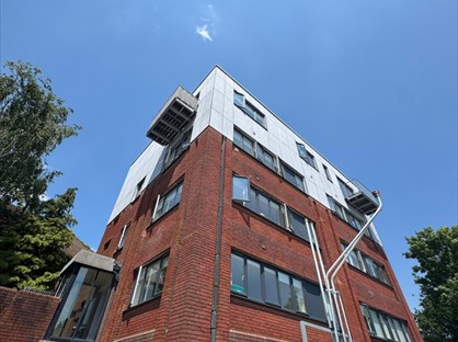Studio Flat, Parkview House, RH19