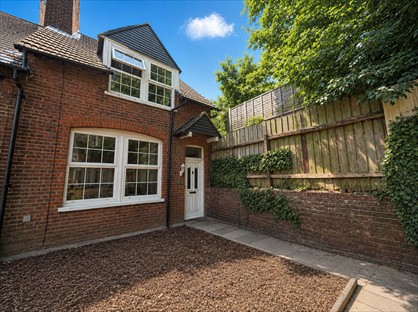 3 Bed Semi-Detached House, Blyth Place, LU1