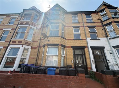 2 Bed Flat, Butterton Road, LL18