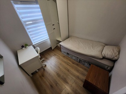 Room in a Shared House, Gilroy Road, L6