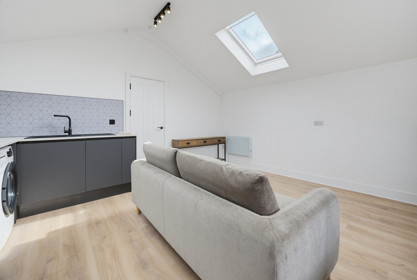 1 Bed Flat, Crwys Road, CF24 photo 2