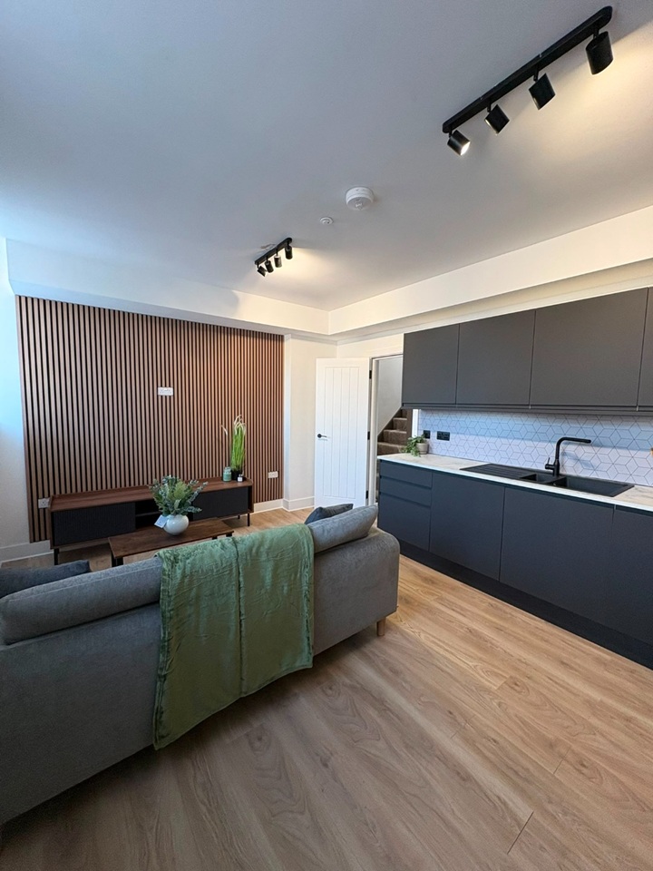 2 Bed Flat, Crwys Road, CF24 photo 2