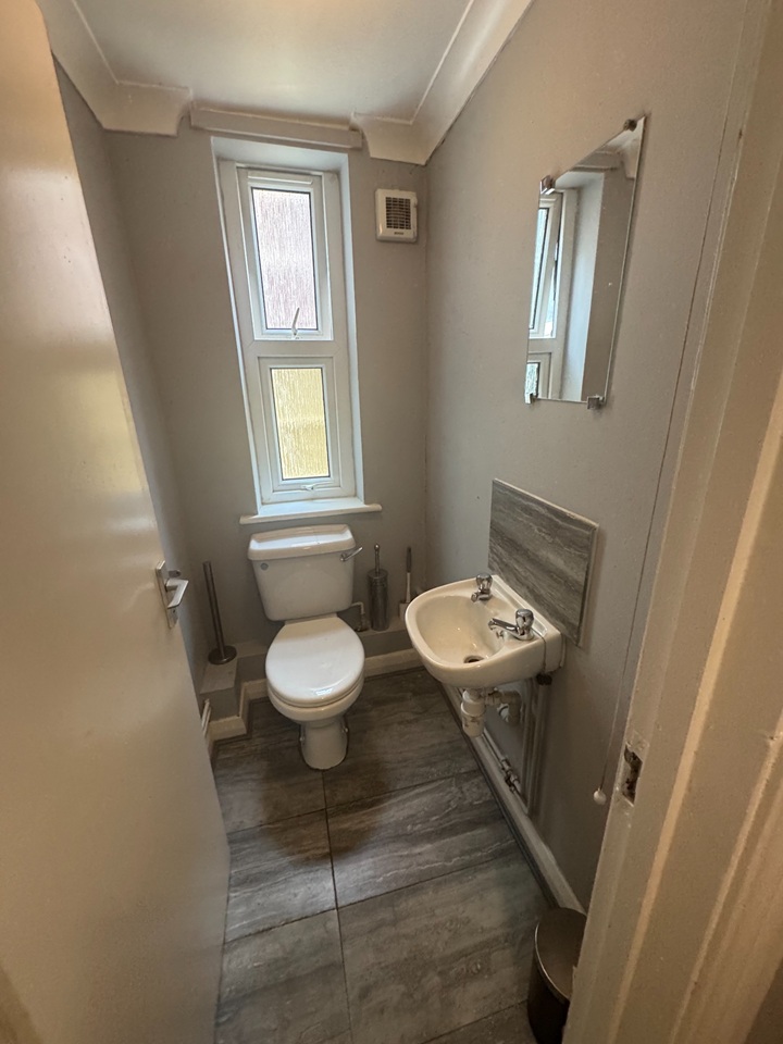 2 Bed Flat, Wilton Avenue, SO15 photo 5