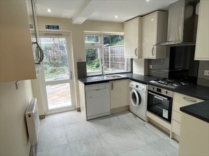 2 Bed Flat, Roxborough Road, HA1