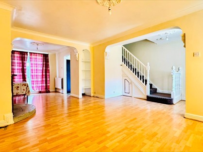3 Bed Terraced House, Rushdon Close, RM17
