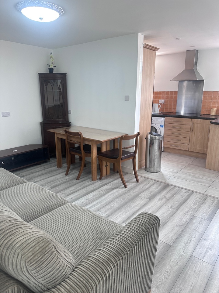 2 Bed Flat, Harefields, OX2 photo 2