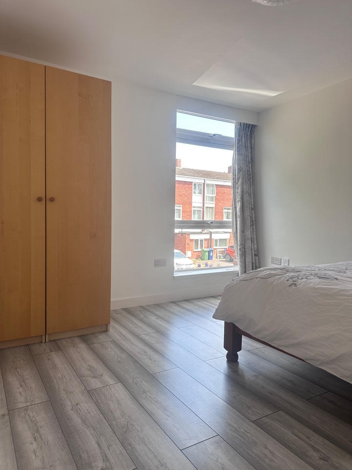 2 Bed Flat, Harefields, OX2 photo 5
