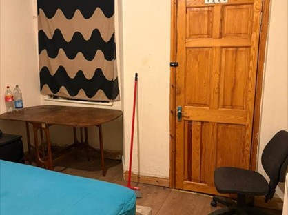 Room in a Shared House, Greenhill Road, M8