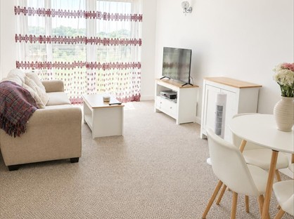 2 Bed Flat, Canalside Gardens, UB2