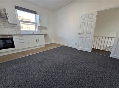 2 Bed Flat, Regent St, WF1