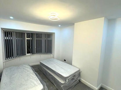 4 Bed Semi-Detached House, Roman Road, M35