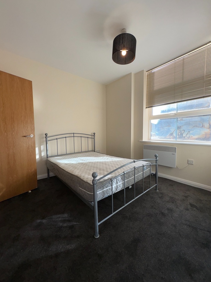 2 Bed Flat, Commercial Street, LS27 photo 3
