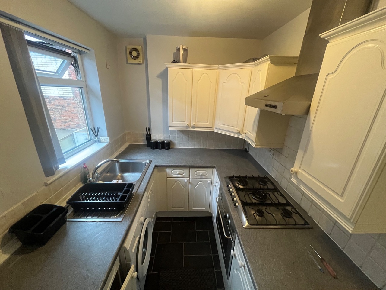 3 Bed Flat, Welford Road, LE2 photo 2