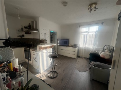 1 Bed Flat, Whalebone Lane South, RM8