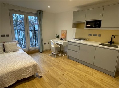 Room in a Shared House, Hardman Road, KT2