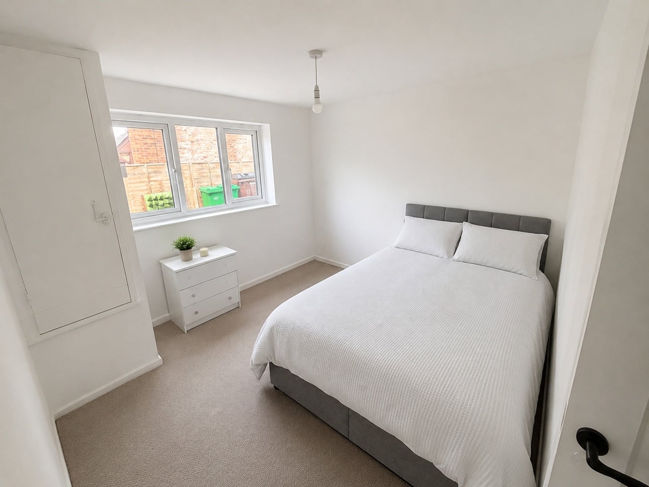 2 Bed Flat, Woodnewton Close, M18 photo 4