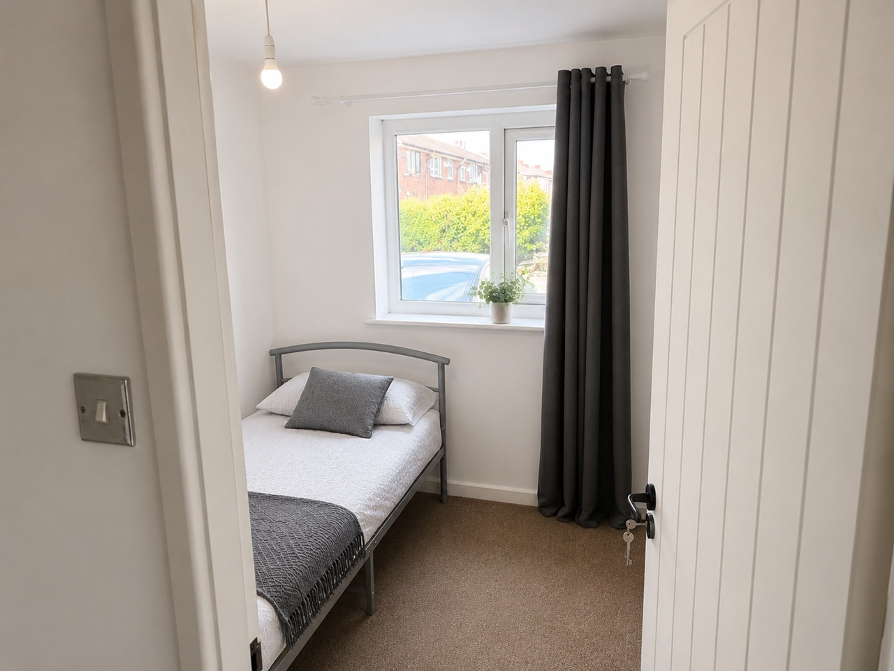 2 Bed Flat, Woodnewton Close, M18 photo 5